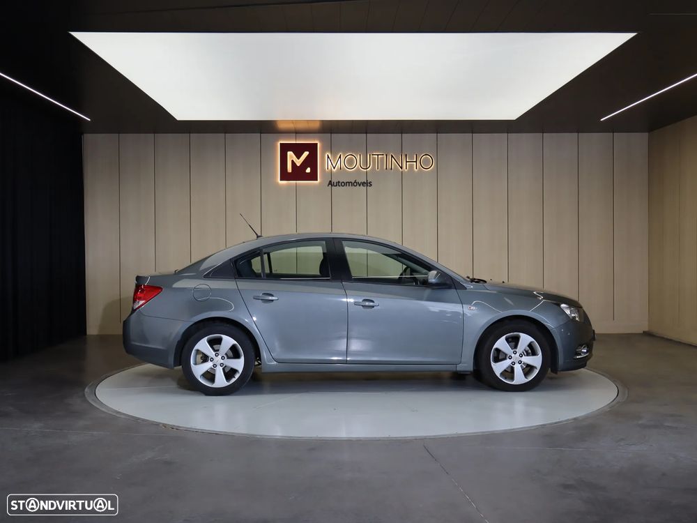 Chevrolet Cruze 1.6 LS - 6