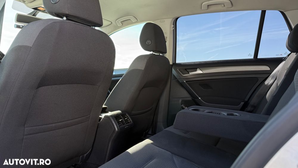 Volkswagen Golf 1.6 TDI BlueMotion Technology Comfortline - 12