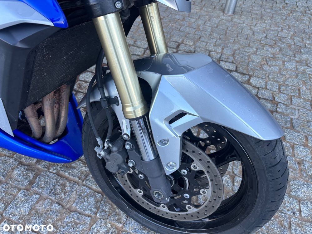 Suzuki GSR - 10