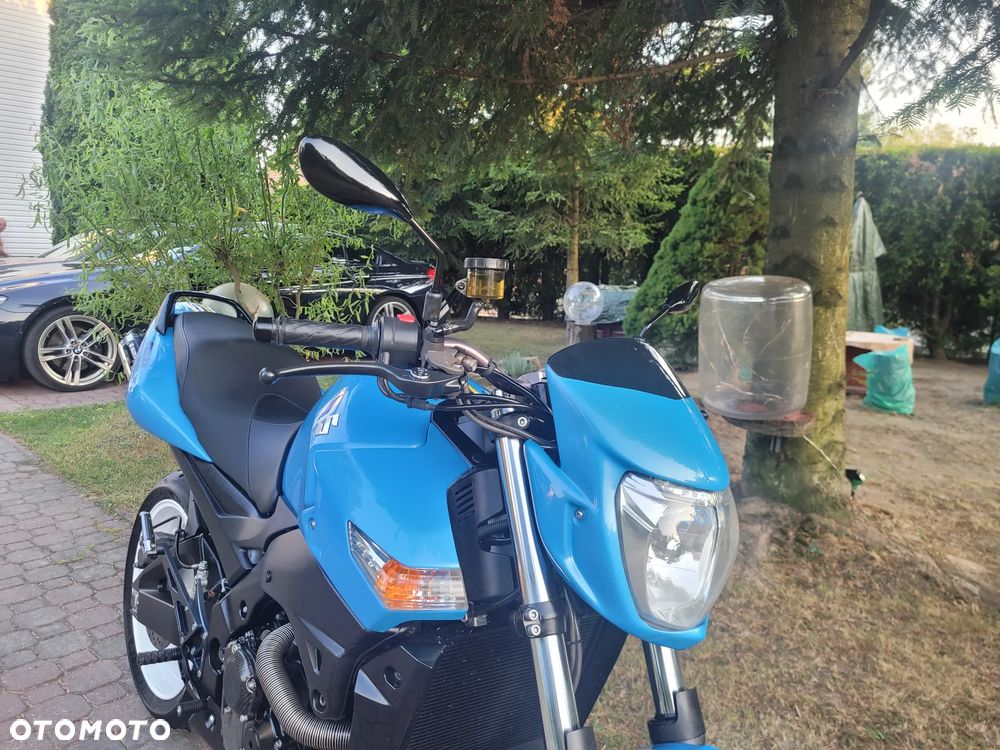 Suzuki GSR - 3