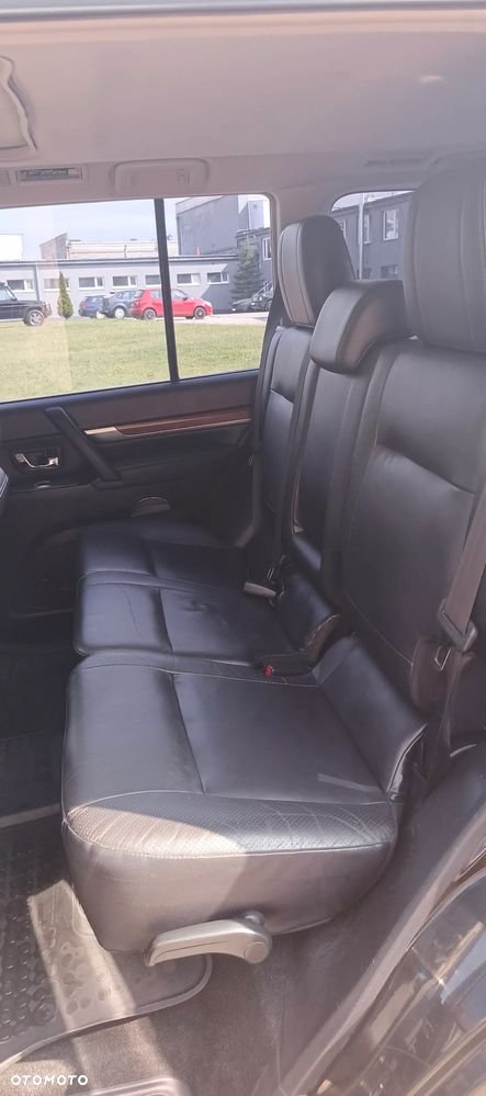 Mitsubishi Pajero - 13