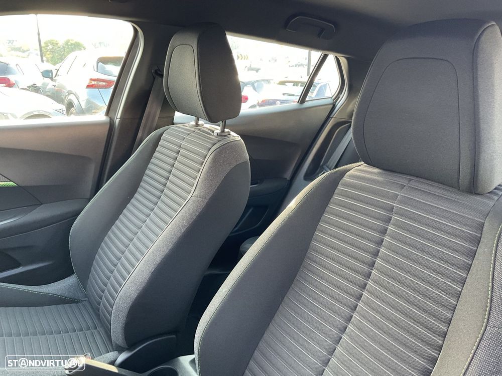 Peugeot 2008 1.2 PureTech Active Pack - 21