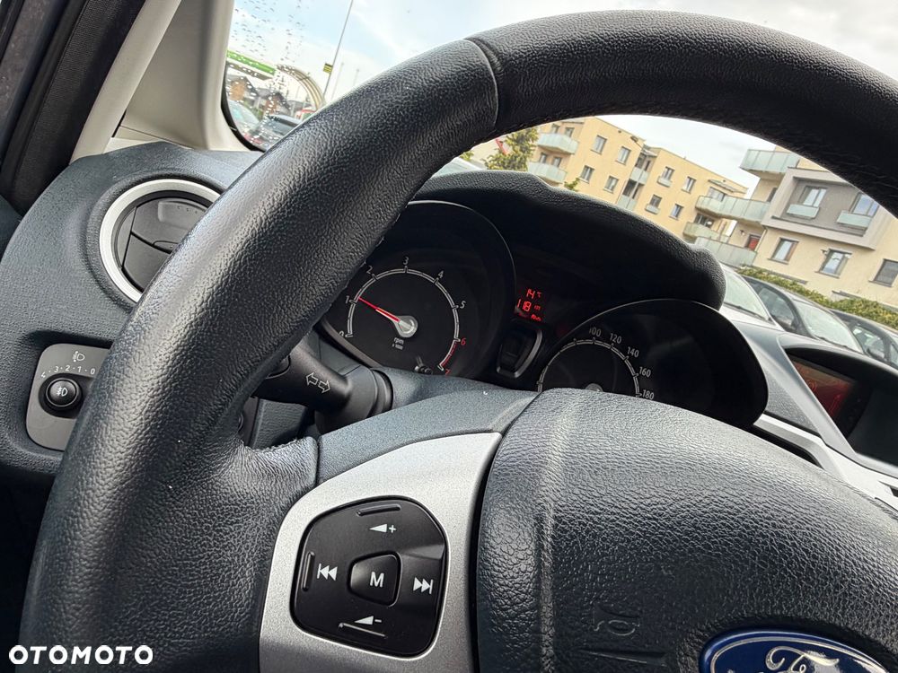 Ford Fiesta 1.25 Champions Edition - 27