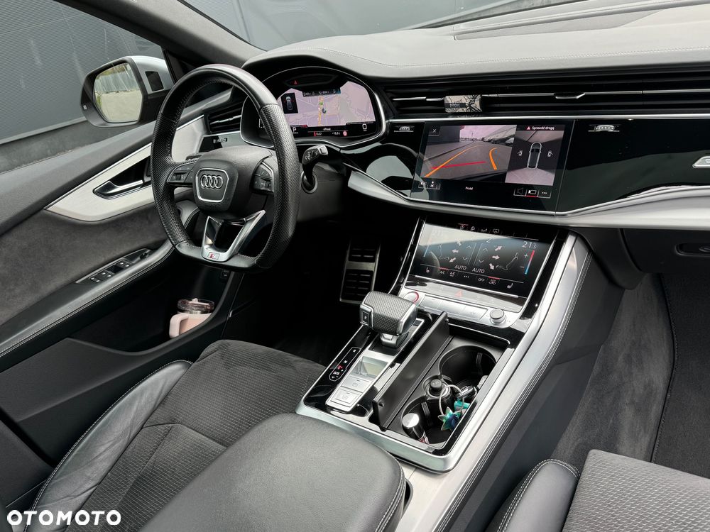 Audi SQ8 - 8