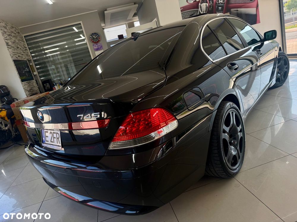 BMW Seria 7 745i - 4