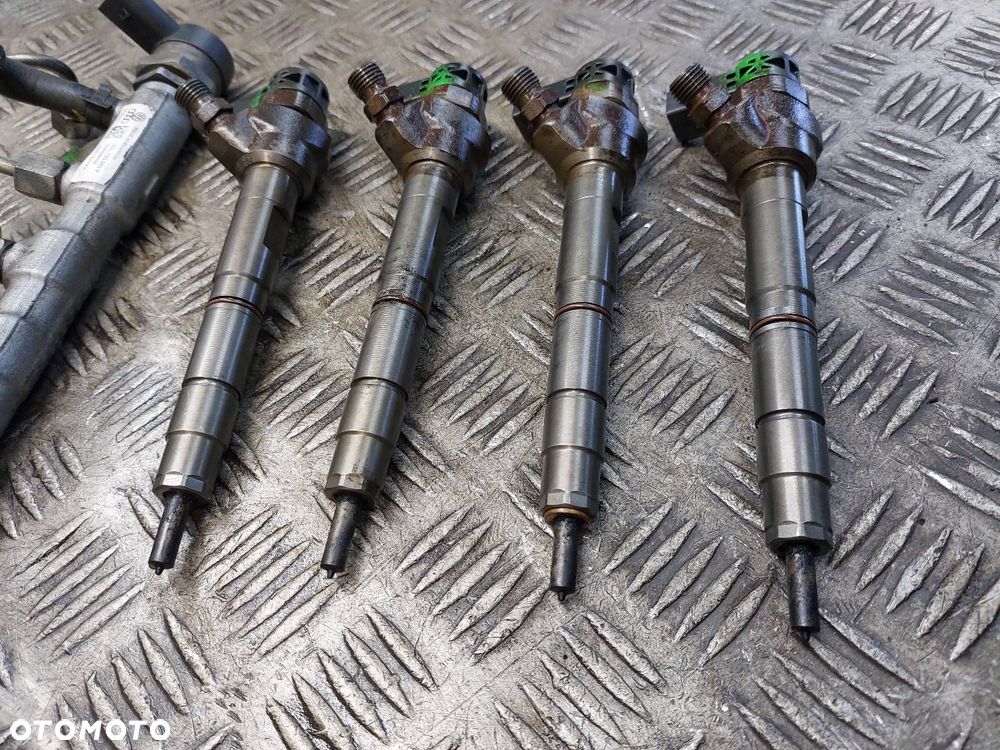 POMPA WTRYSKOWA + WTRYSKIWACZE LISTWA KOMPLET AUDI A3 8P 2.0 TDI 03L130277J - 2