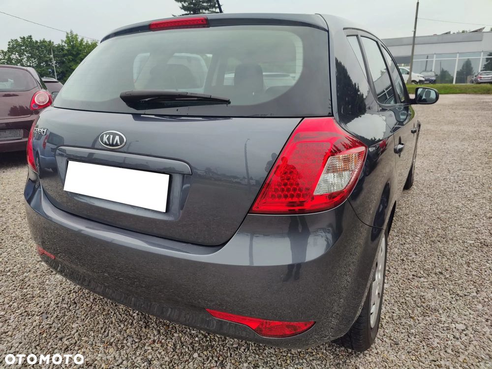 Kia Ceed - 21