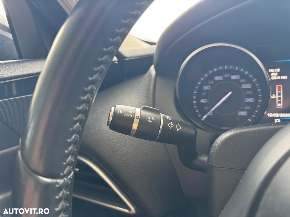 Jaguar XE 20d Aut. Portfolio - 32