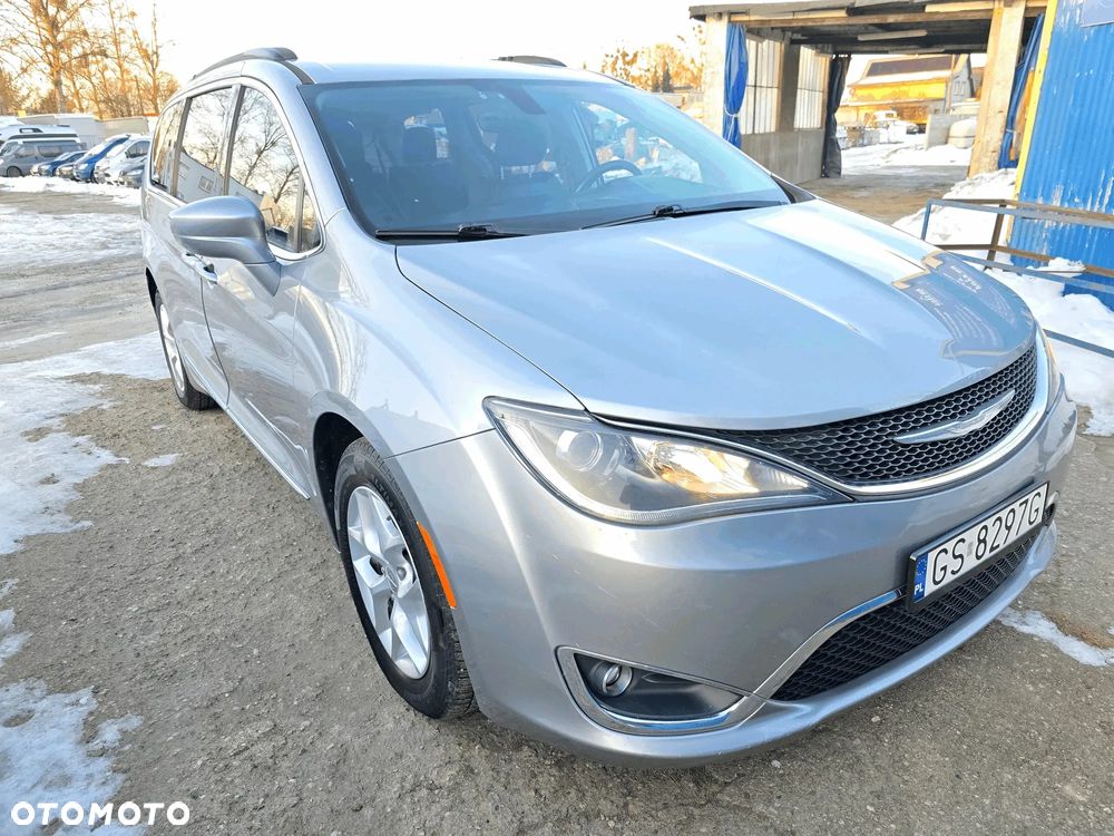 Chrysler Pacifica - 4