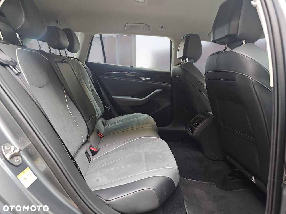 Volkswagen Passat - 12