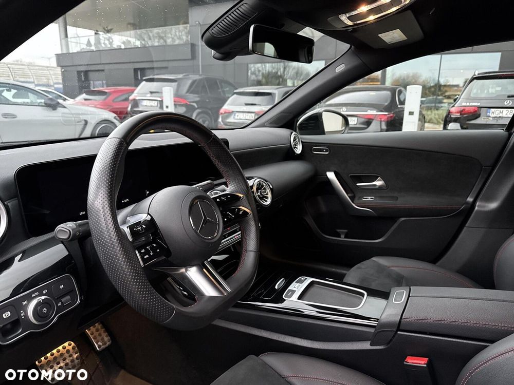 Mercedes-Benz Klasa A 220 4-Matic AMG Line 7G-DCT - 13