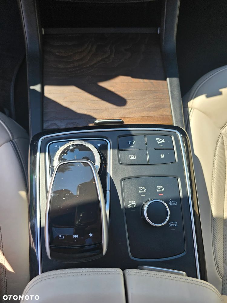 Mercedes-Benz GLS - 19