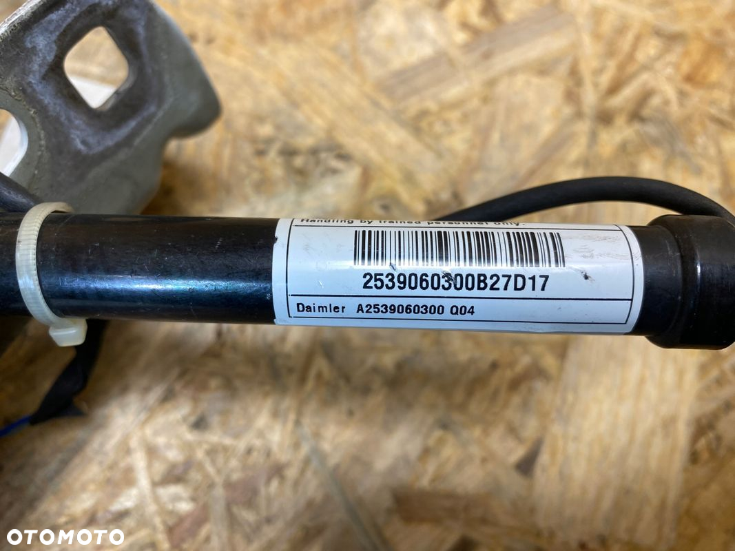 ZAWIAS MASKI LEWY PIROTECHNICZNY NABÓJ MERCEDES GLC W253 A2538800128 - 10