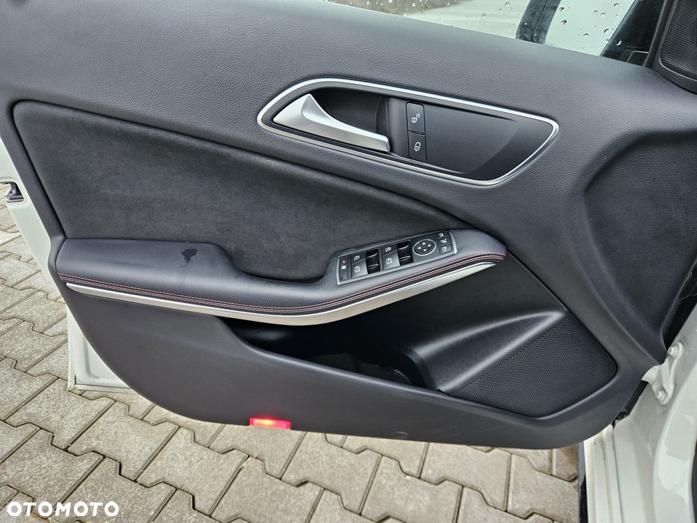 Mercedes-Benz Klasa A 180 (BlueEFFICIENCY) 7G-DCT AMG Sport - 26