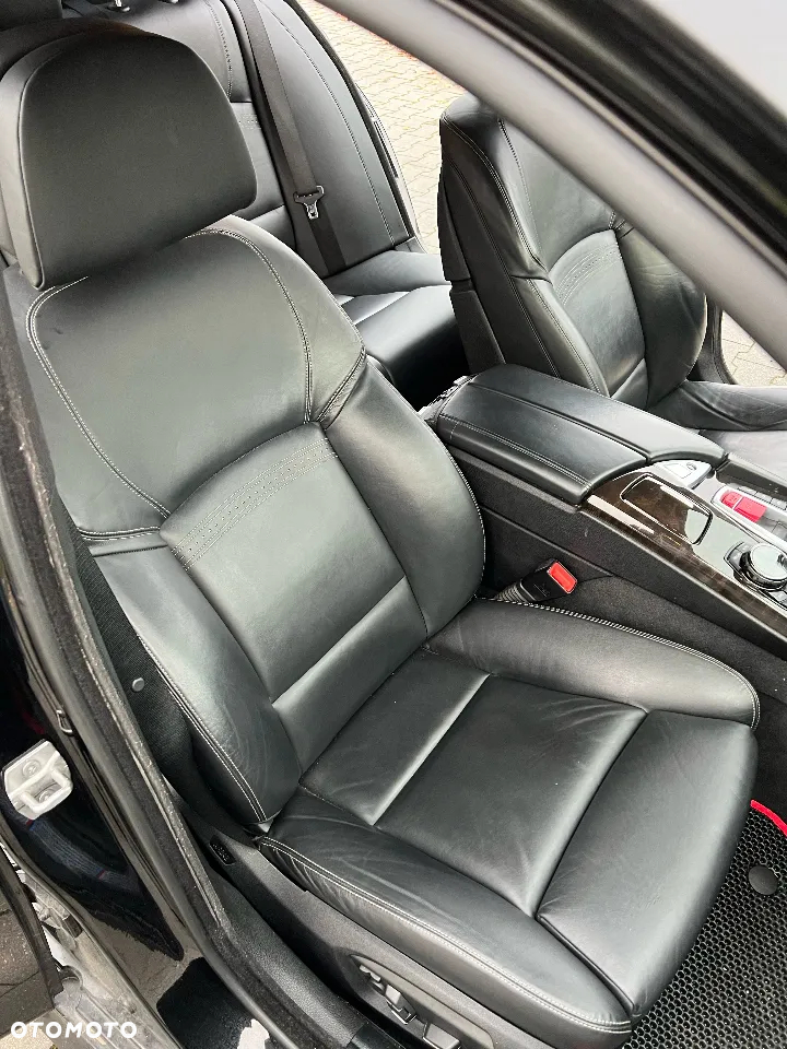 BMW Seria 5 550i xDrive Sport-Aut - 15