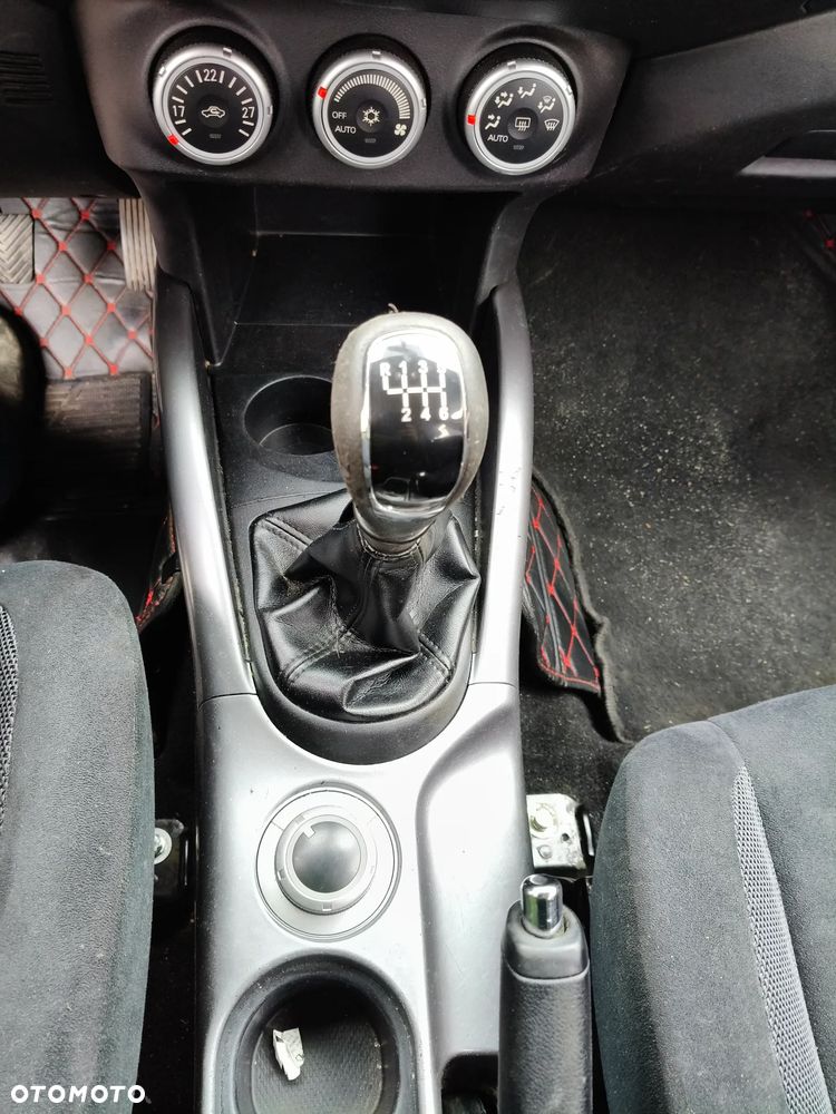 Mitsubishi Outlander - 12