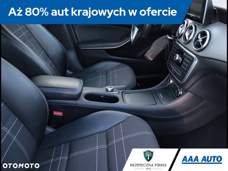 Mercedes-Benz GLA - 10