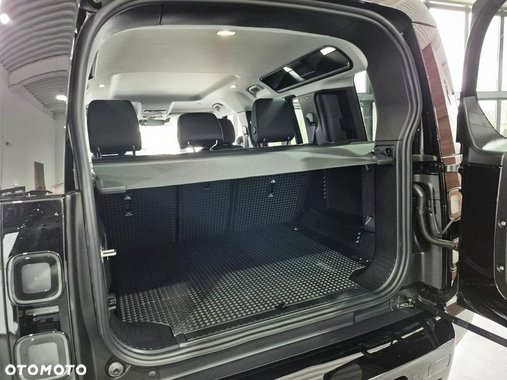 Land Rover Defender - 34