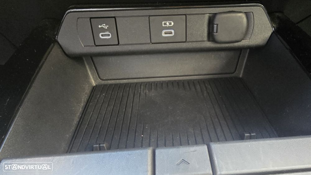 Toyota Prius 2.0 Plug-in Exclusive - 32