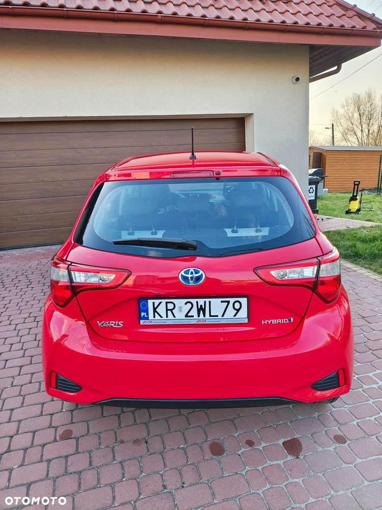 Toyota Yaris Hybrid 100 Premium - 8