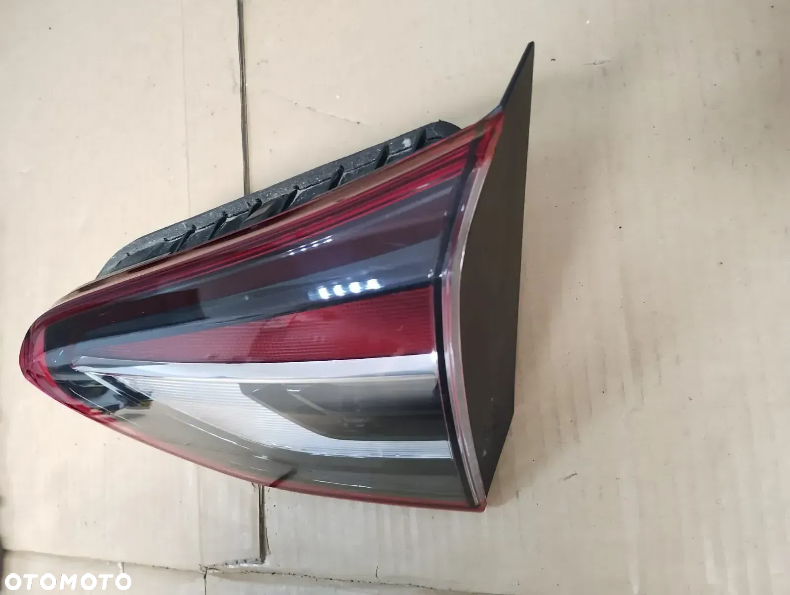 OPEL CROSSLAND X LAMPA PRAWA TYLNA W KLAPE EUROPA - 2