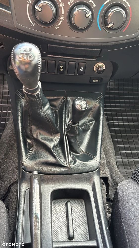 Toyota Hilux 4x4 Double Cab Life - 16