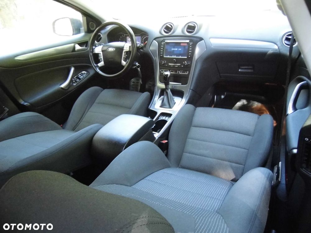 Ford Mondeo 2.0 T Ghia MPS6 - 15