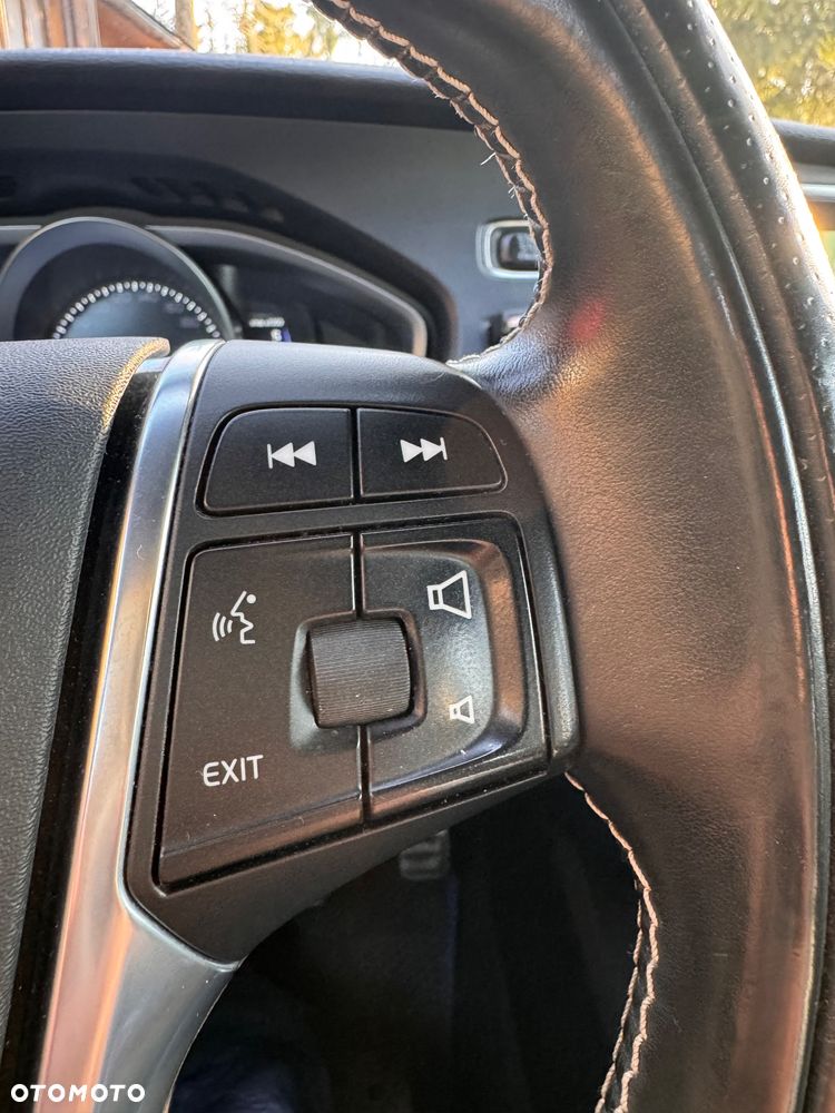 Volvo V40 D3 Geartronic Momentum - 16