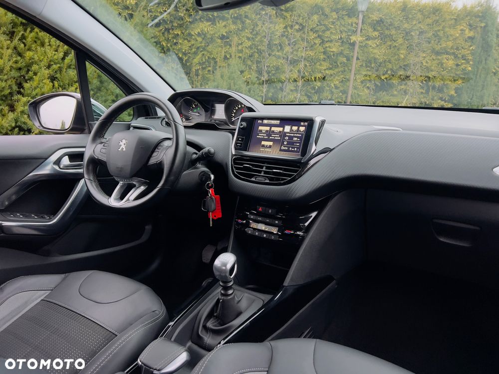 Peugeot 2008 1.6 BlueHDi Allure S&S - 26