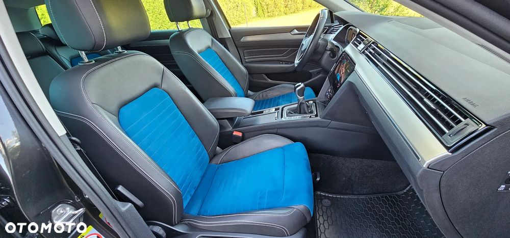 Volkswagen Passat 2.0 TDI EVO Elegance - 17