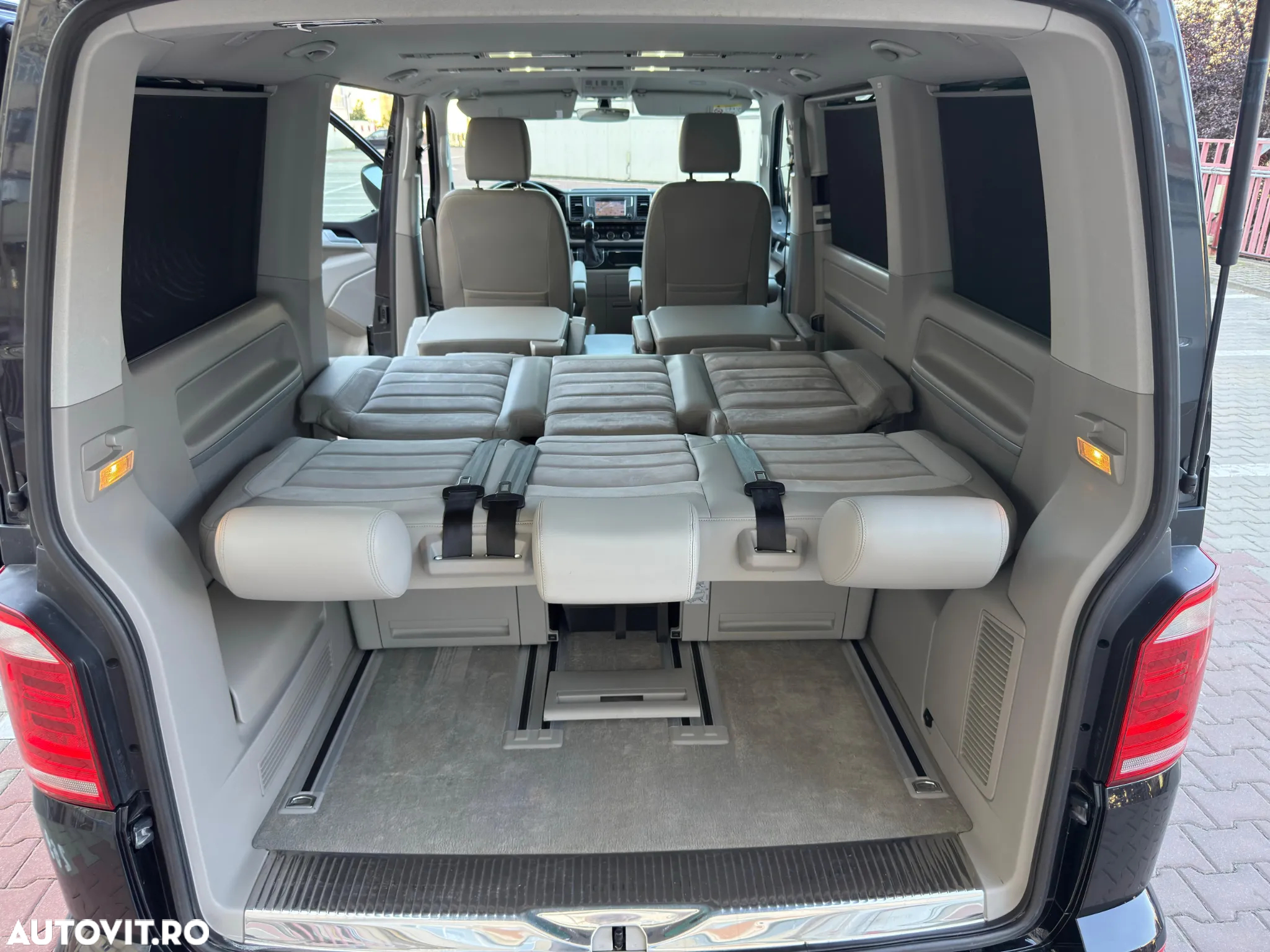 Volkswagen Multivan - 12