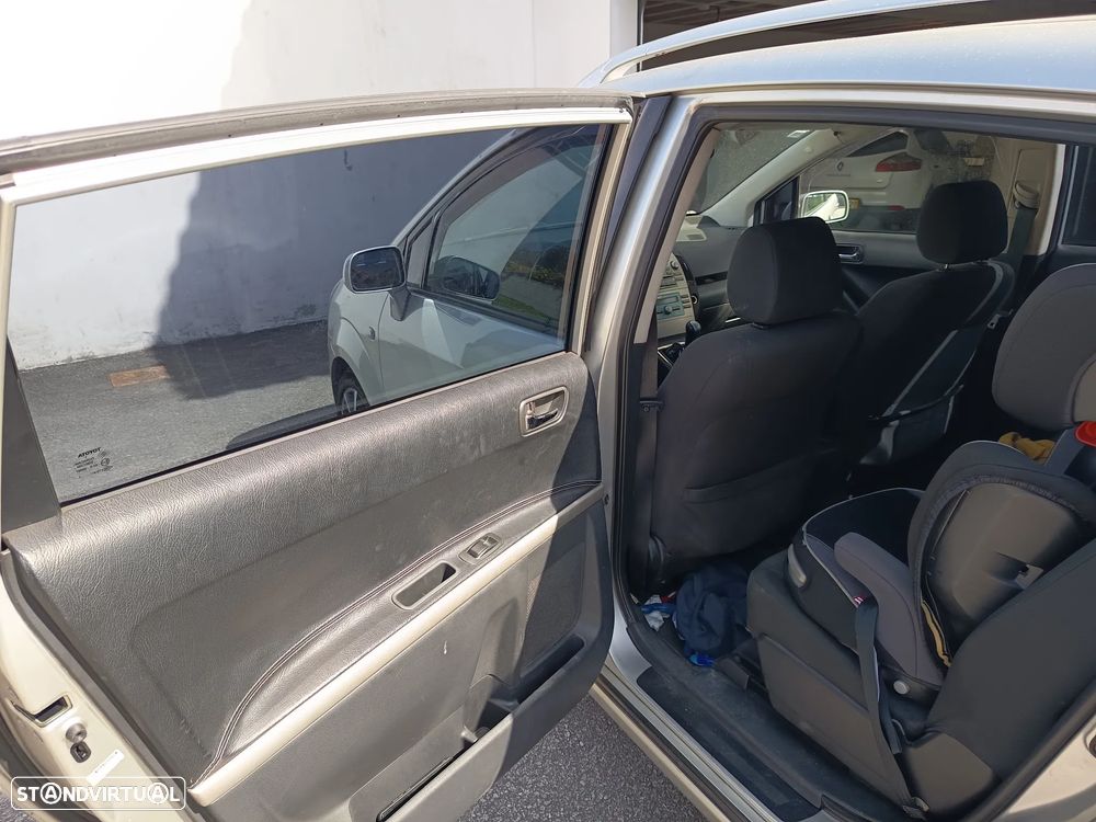 Toyota Corolla Verso 2.2 D-4D Sol - 6