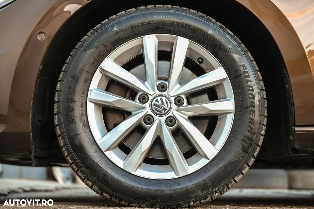 Volkswagen Touran - 33