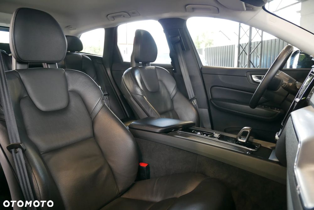 Volvo XC 60 B4 D Momentum Pro - 13