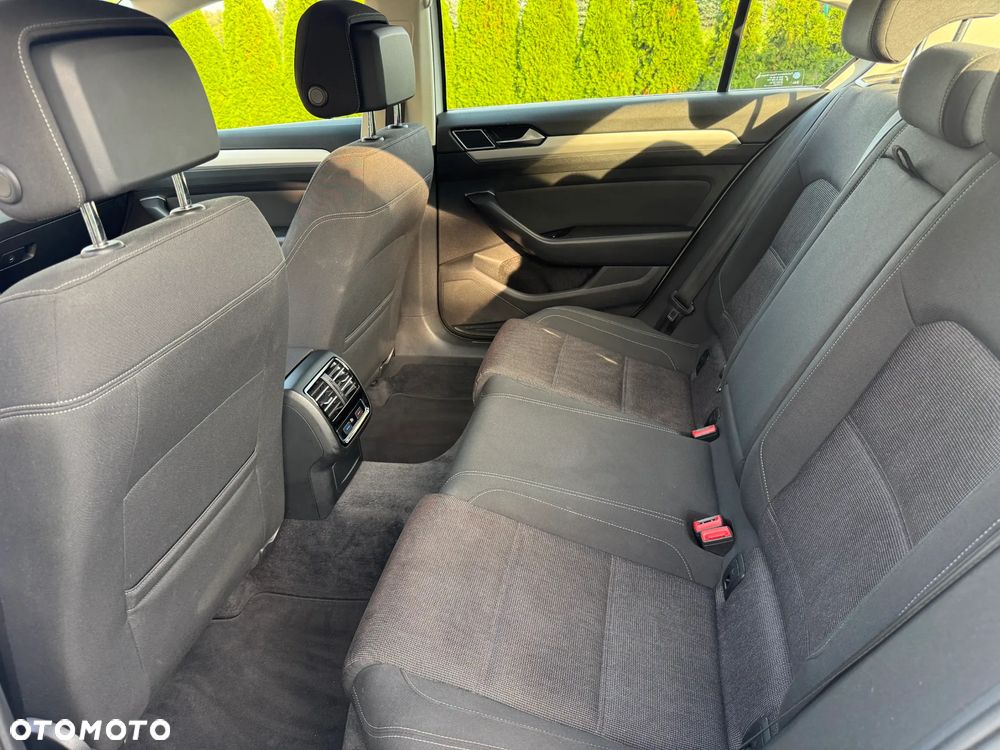 Volkswagen Passat - 18