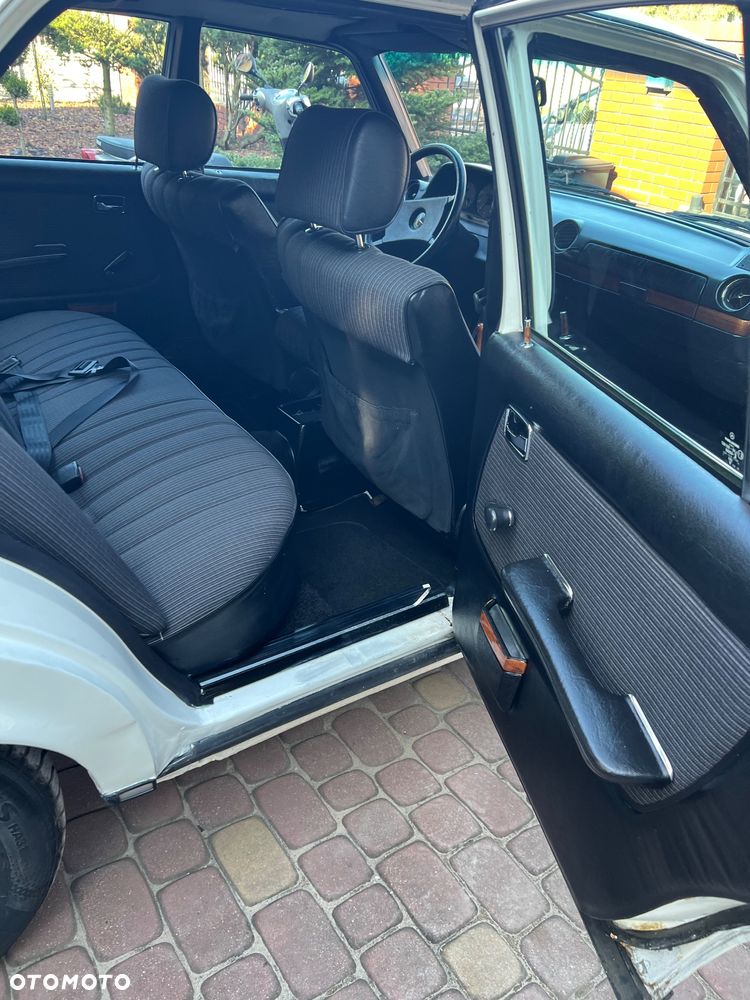 Mercedes-Benz W123 - 21