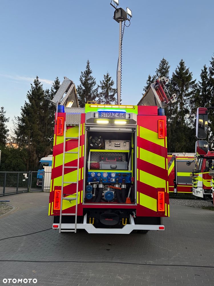 MAN Straż pożarna, Pojazd pożarniczy, Wóz strażacki MAN L80 GBA 3000l wody, reduktor, maszt oświetleniowy, wysokie kąty natarcia, wyciągarka, CNBOP - 5