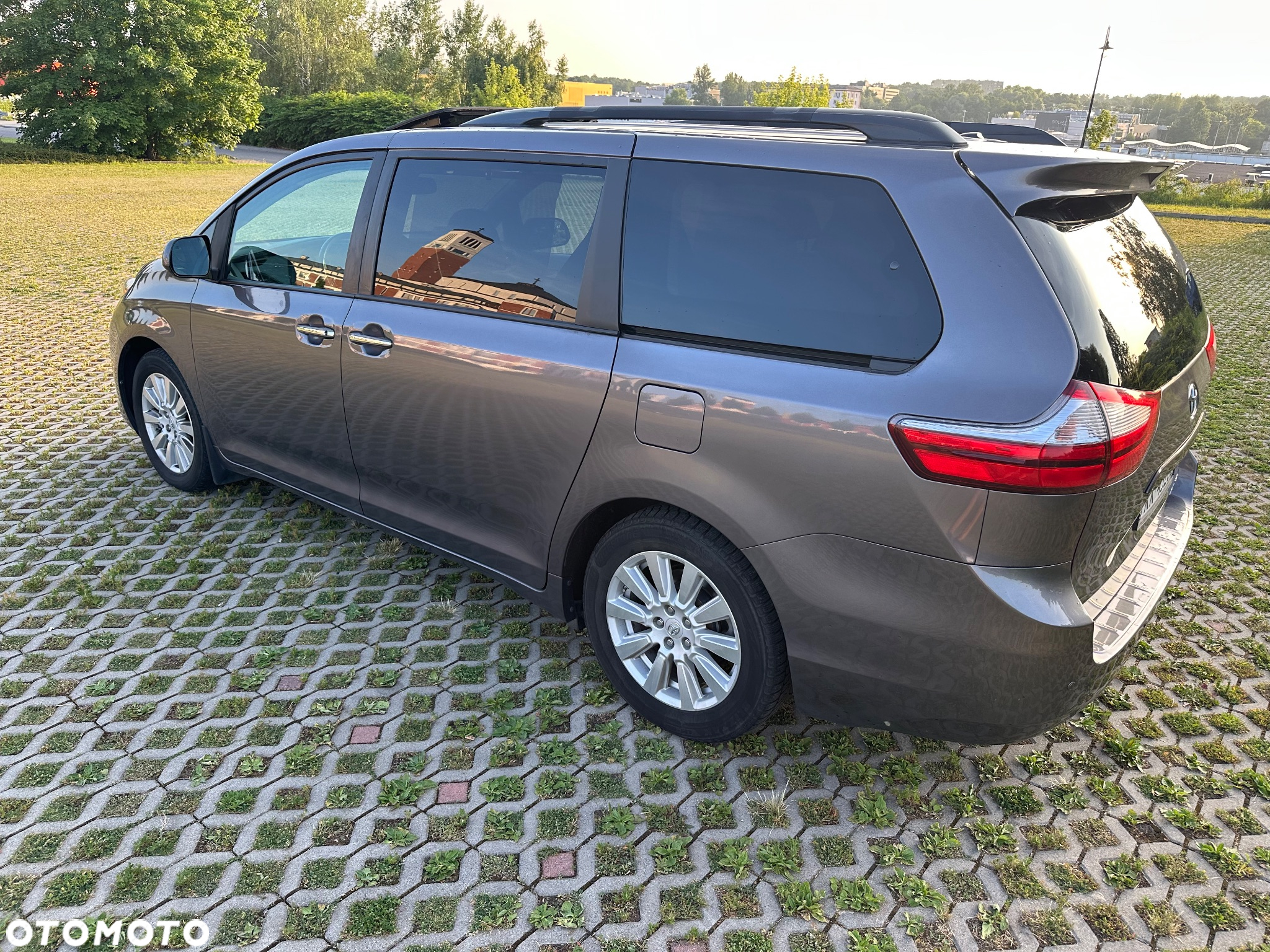 Toyota Sienna 3.5 V6 XLE AWD - 13