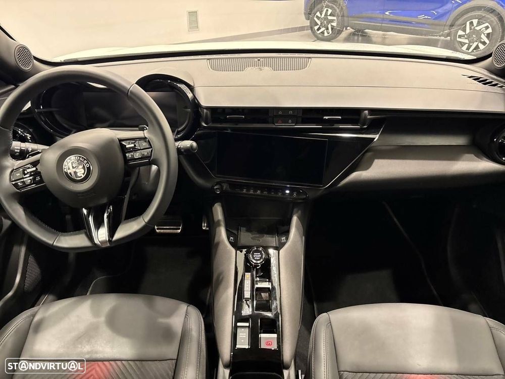 Alfa Romeo Junior 1.2 Speciale eDCT6 - 8
