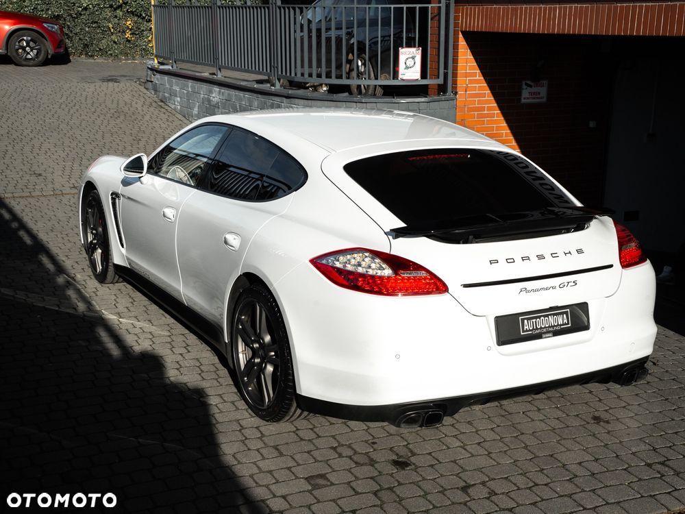 Porsche Panamera GTS PDK - 8