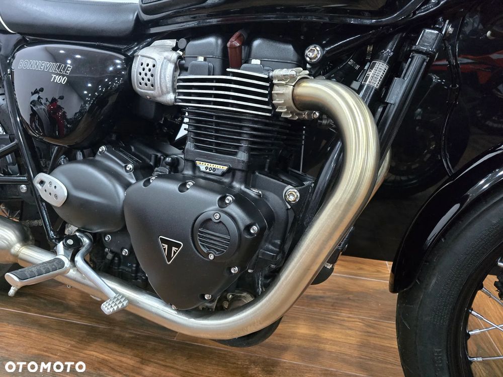 Triumph Bonneville - 26