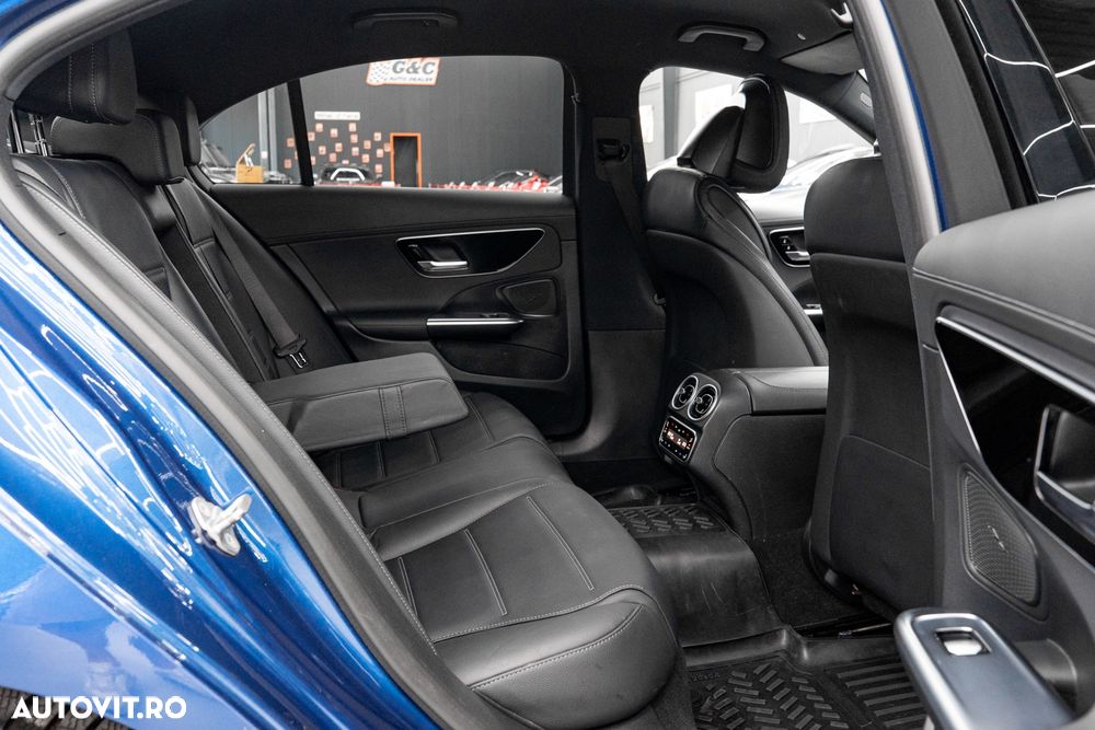 Mercedes-Benz C 300 4Matic 9G-TRONIC AMG Line - 15