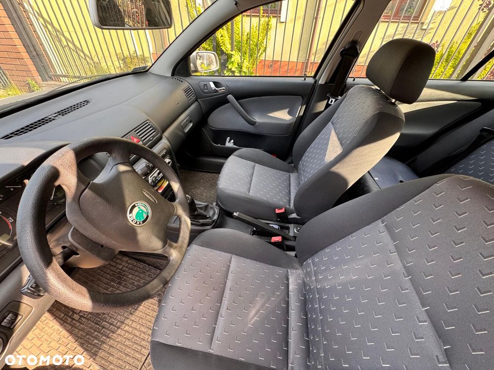 Skoda Octavia 1.6 Tour - 8