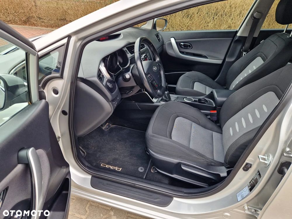 Kia Ceed 1.6 GDI L - 10