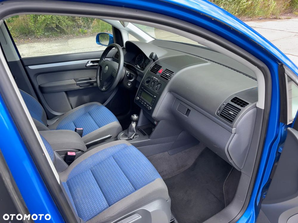 Volkswagen Touran 1.6 FSI - 12