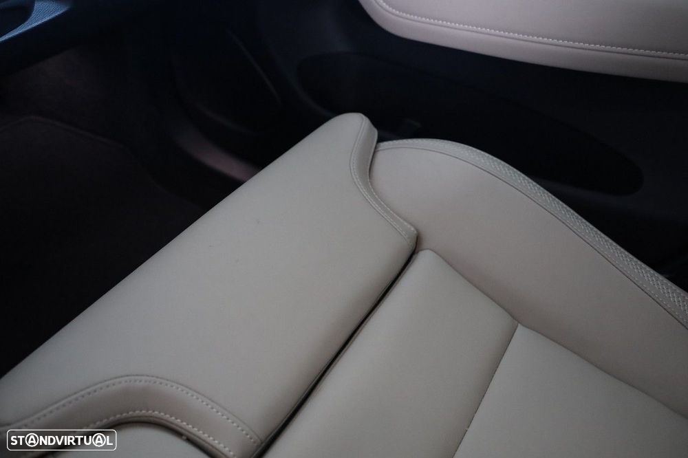 Volvo XC 60 2.0 T6 PHEV Plus Dark - 22