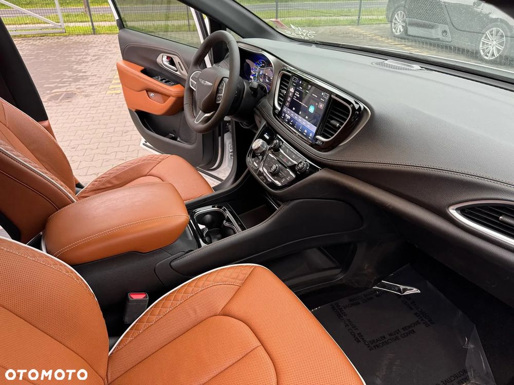 Chrysler Pacifica - 11
