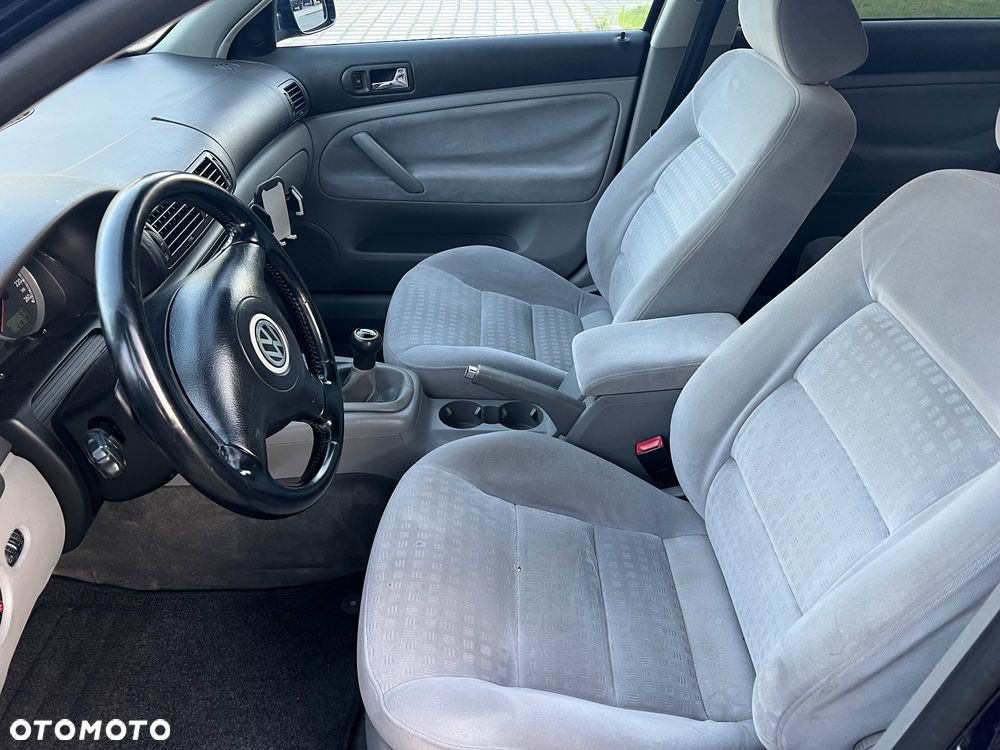 Volkswagen Passat - 16