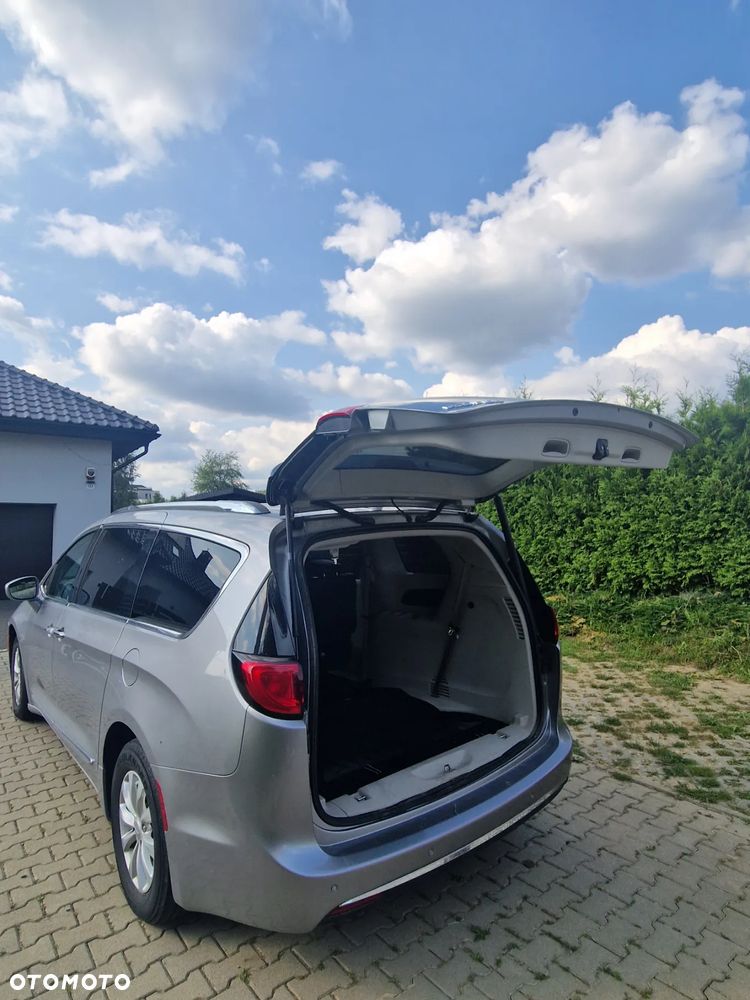 Chrysler Pacifica - 15