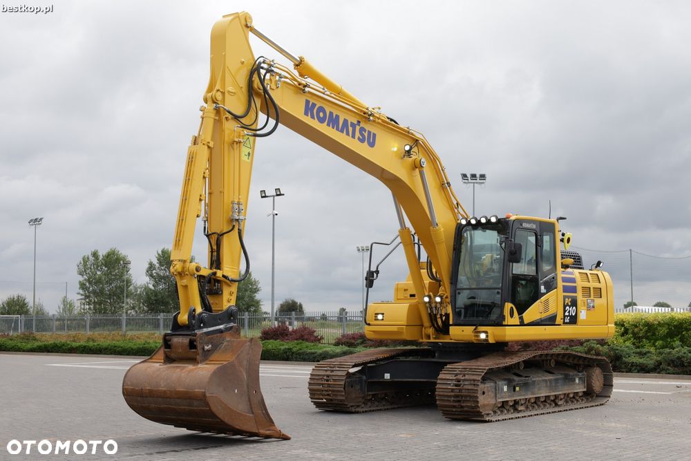 Komatsu PC210LC-11 - 1